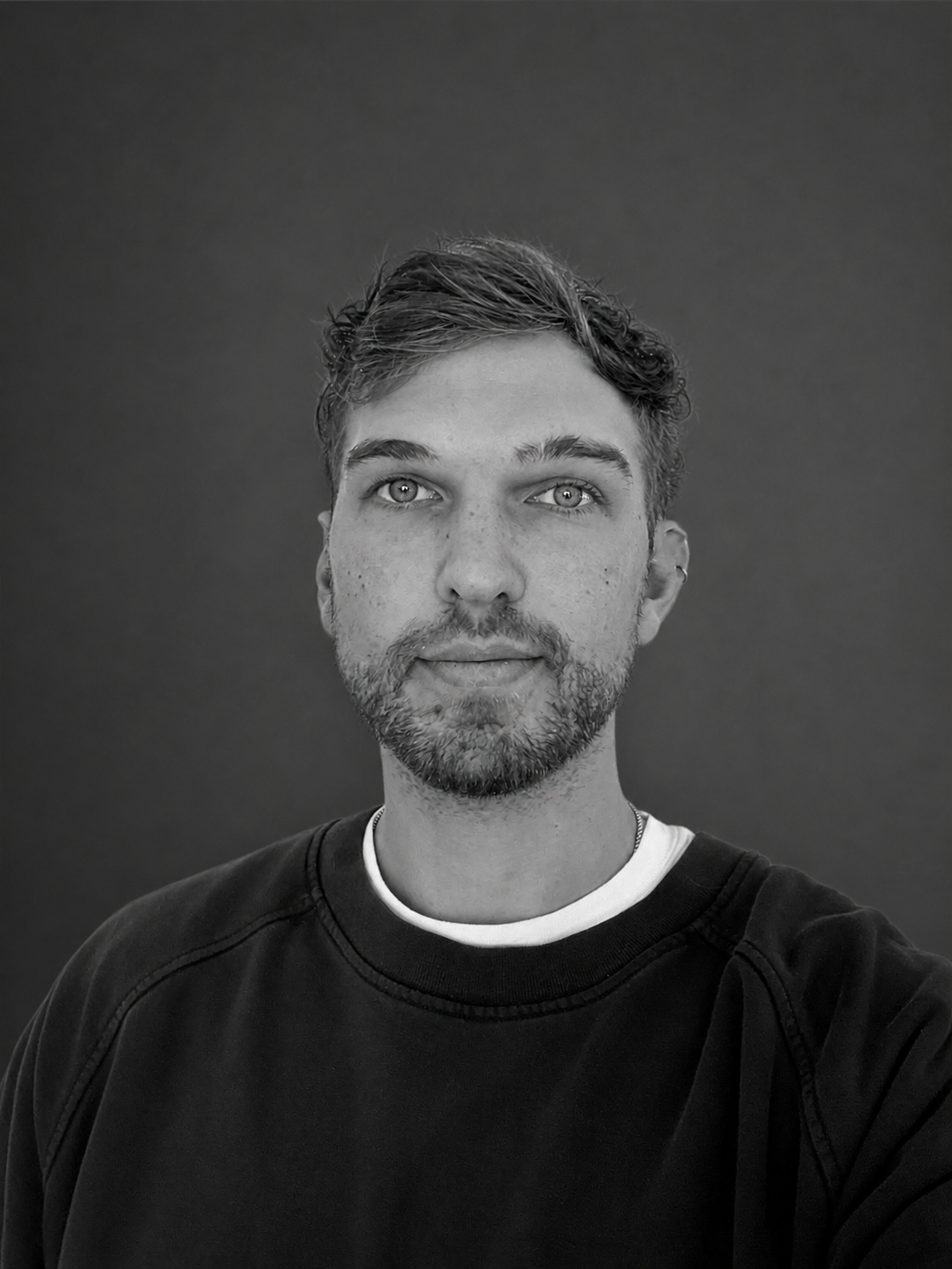 Retrato de Rai Schulze, fundador de Zazu